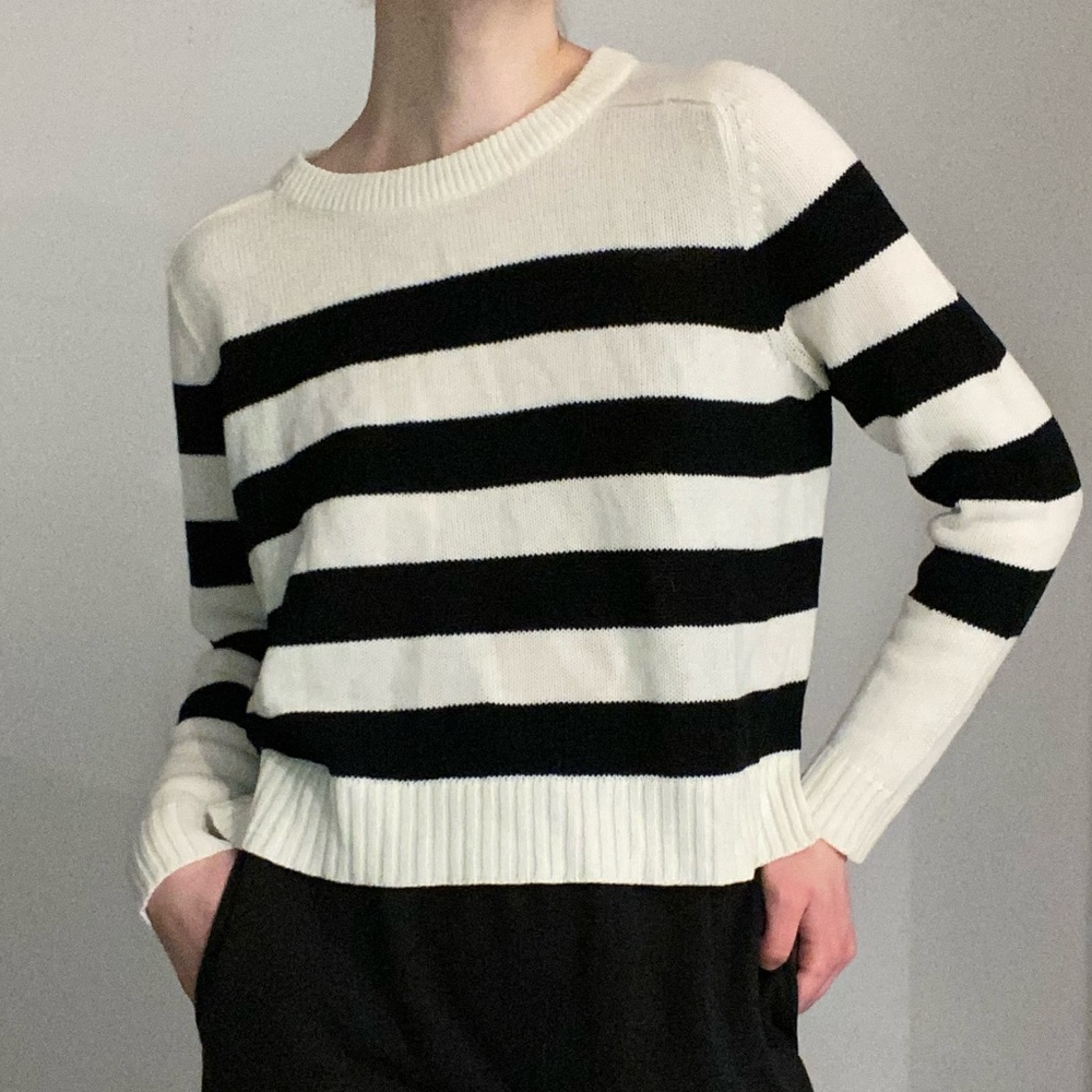 HM Divided Black and White Striped Crewneck Knit Sweater Size M